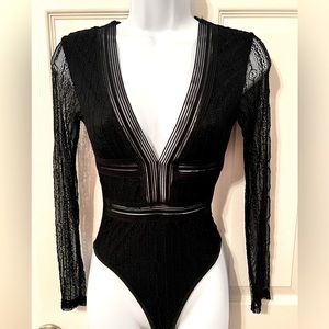 SOLD 🖤black s3xy body suit - size XS - like new 🖤